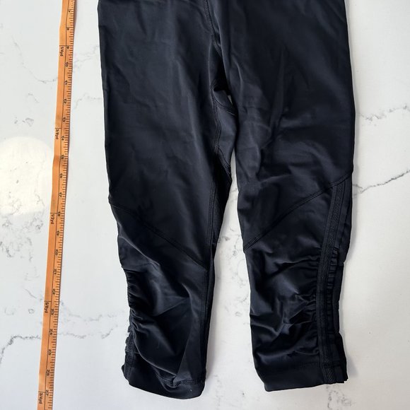 Lululemon training capris - Picture 3 of 3